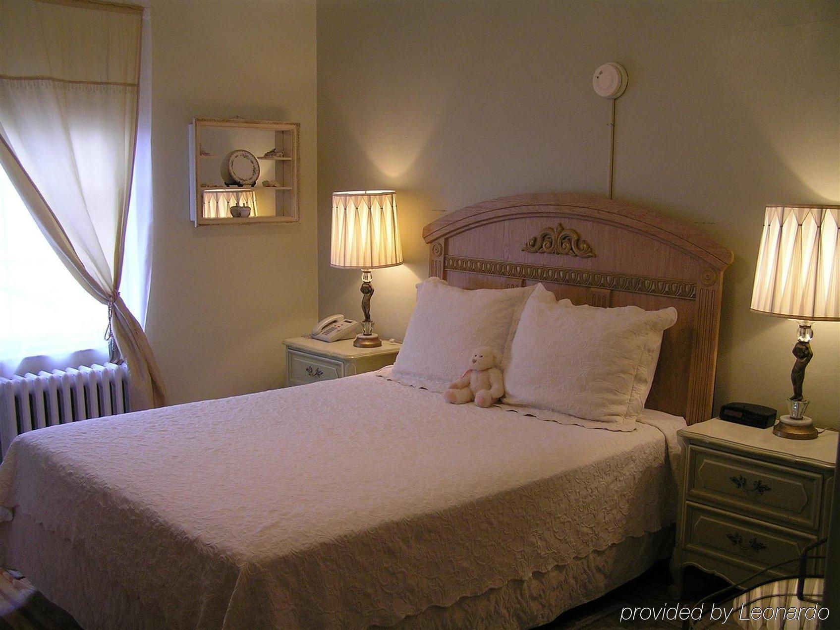 The Inn On Third St. Petersburg Room photo